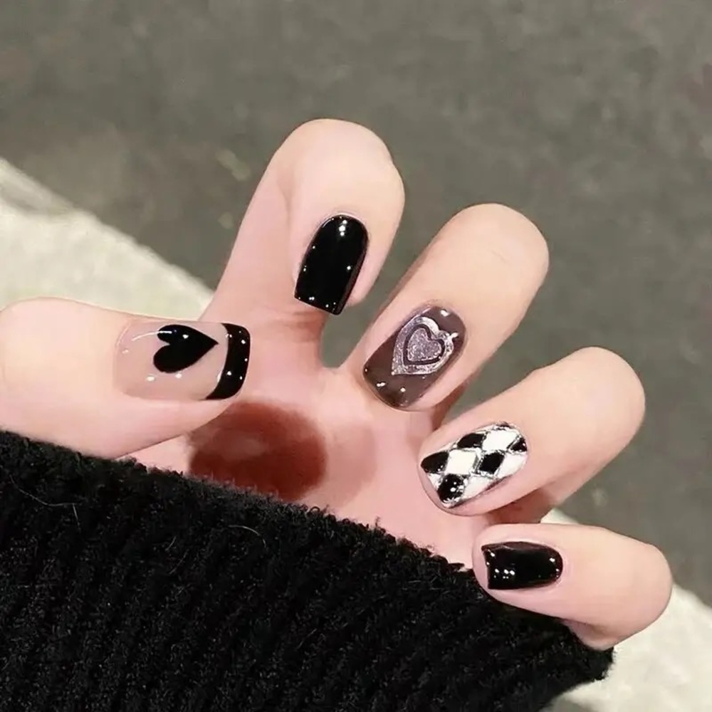 3/$40 NIB 24 Pcs Heart 🖤 Pattern Press On Nails